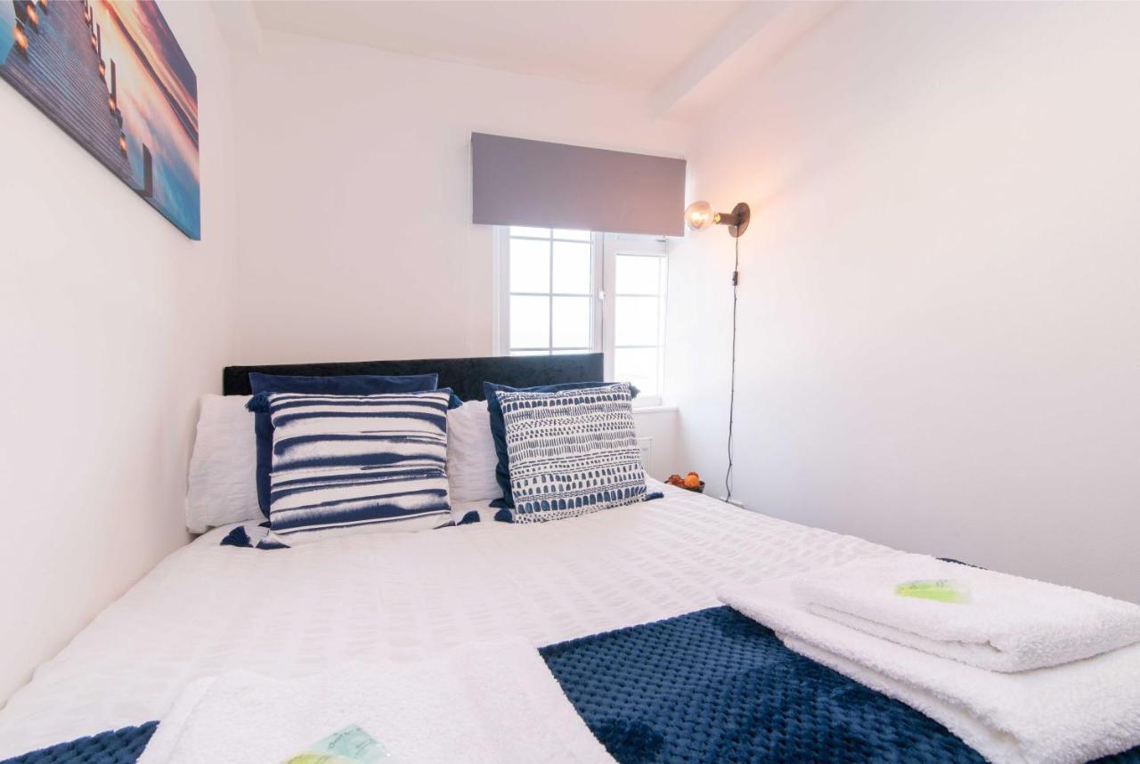 קאסל דונינגטון Stylish & Central 2 Bedroom Apartment - Fast Wifi מראה חיצוני תמונה