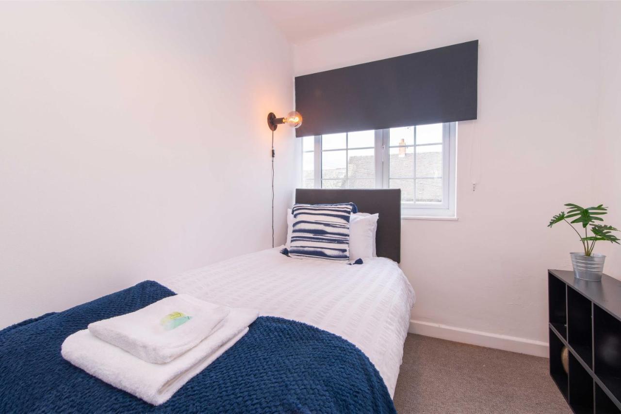 קאסל דונינגטון Stylish & Central 2 Bedroom Apartment - Fast Wifi מראה חיצוני תמונה